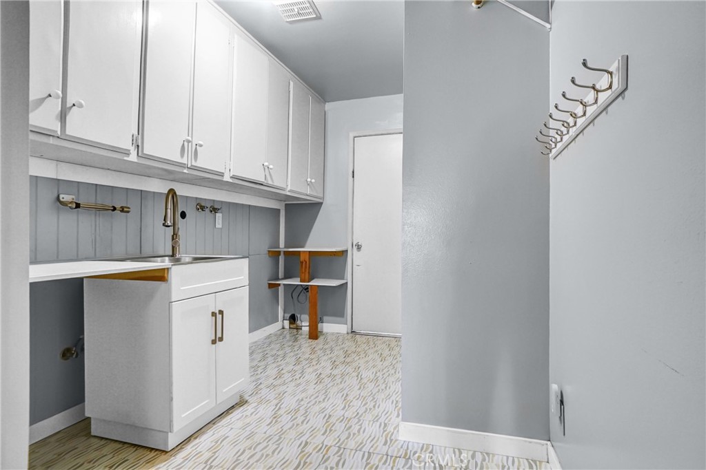 25136 Avenida Rondel Valencia, CA 91355 - Photo 33 of 36 Laundry room
