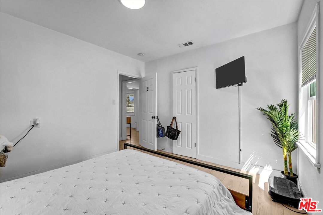 10353 Rincon Avenue Pacoima, CA 91331 - Photo 16 of 38 Gallery Image 16