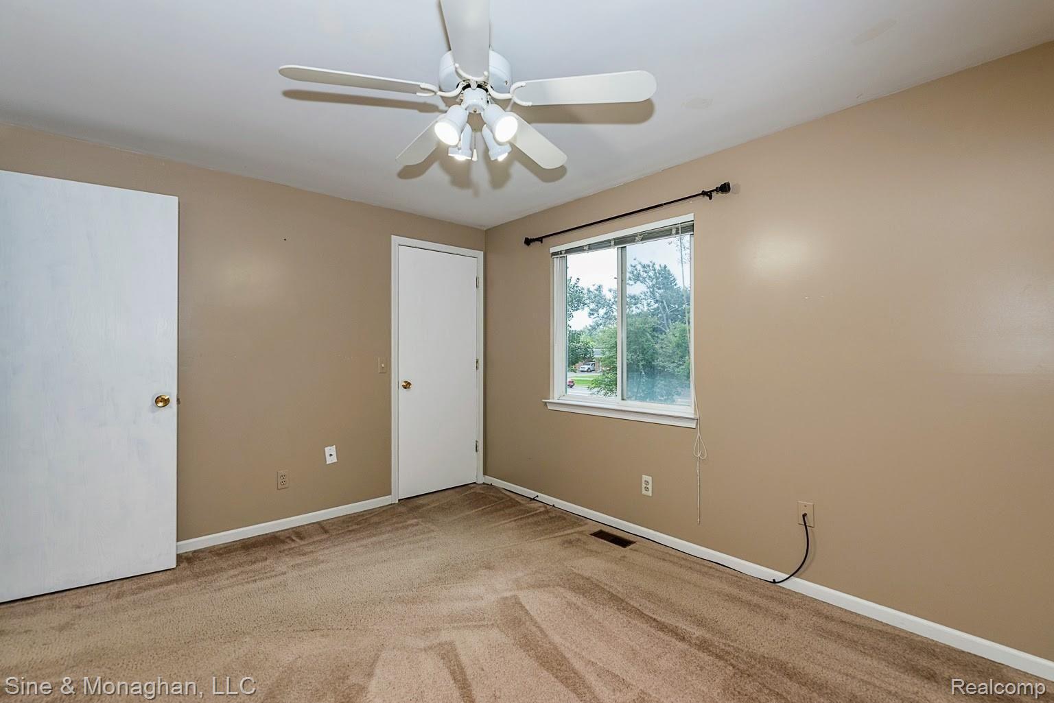 2054 Walton Blvd. Rochester, MI 48309 - Photo 10 of 14 Fresh neutral tones and colors.