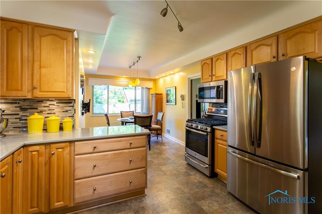 2435 Goddard Road Toledo, OH 43606 - Photo 13 of 35 SPACIOUS KITCHEN