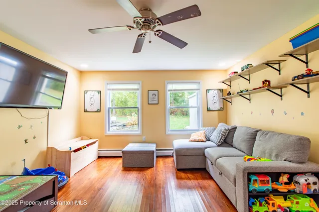 a view of a house with backyard