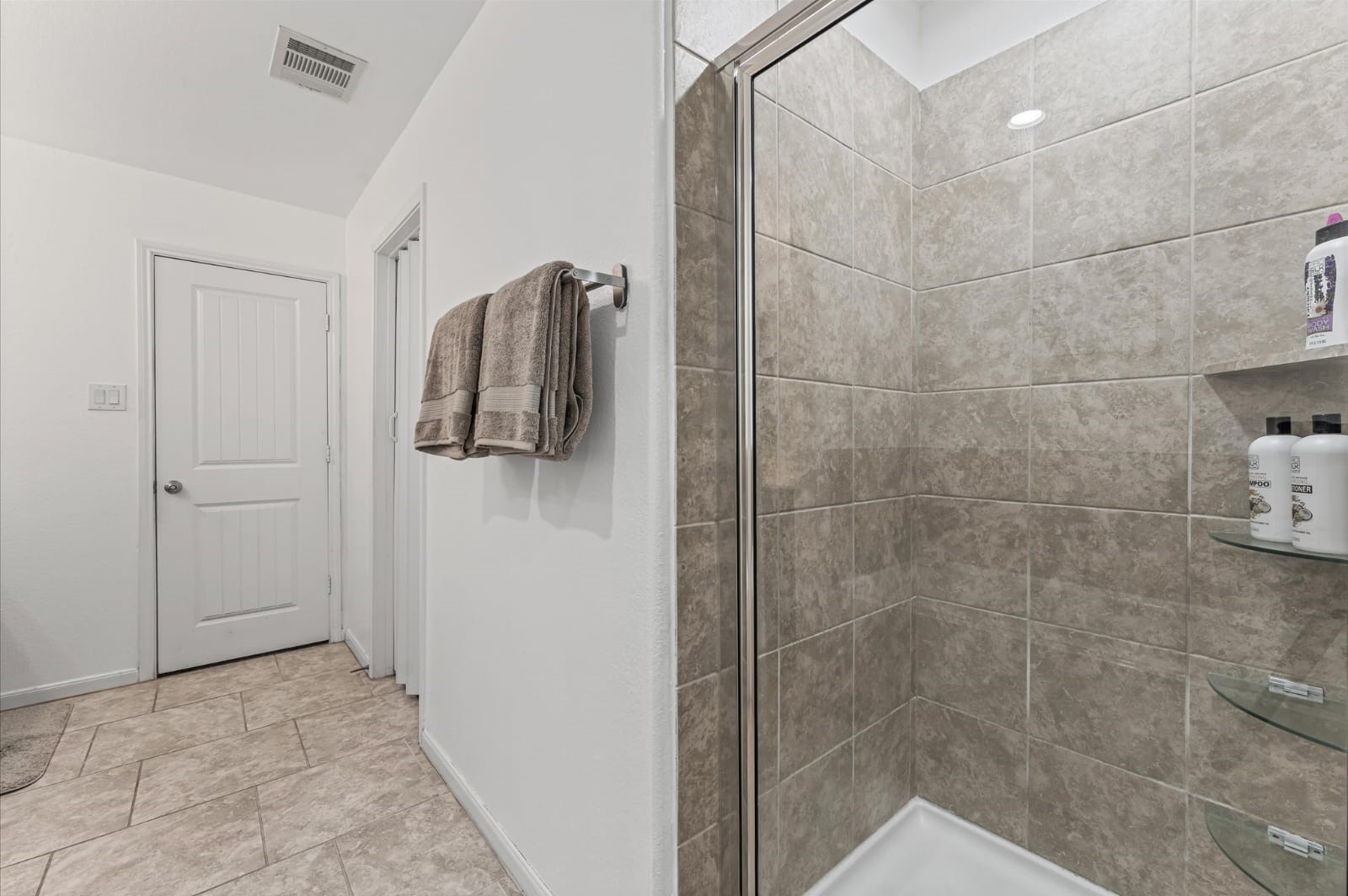3007 Magellan Ridge Lane Baytown, TX 77521 - Photo 25 of 34 a bathroom with a shower