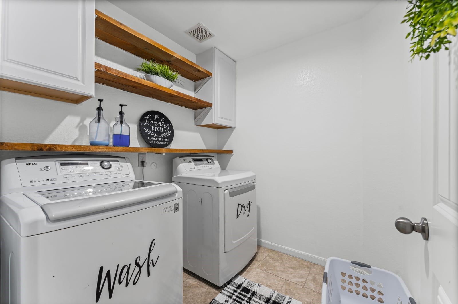 3007 Magellan Ridge Lane Baytown, TX 77521 - Photo 28 of 34 a utility room with dryer and washer