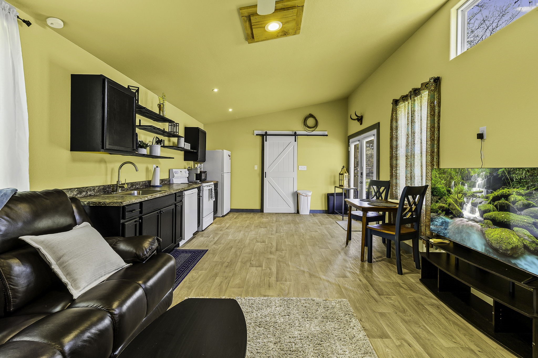 211 Captain Kidd Lane Point Blank, TX 77364 - Photo 4 of 13