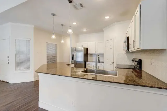 $2,510 | 17250 Knoll Trail Drive, Unit 606, Dallas, TX 75248