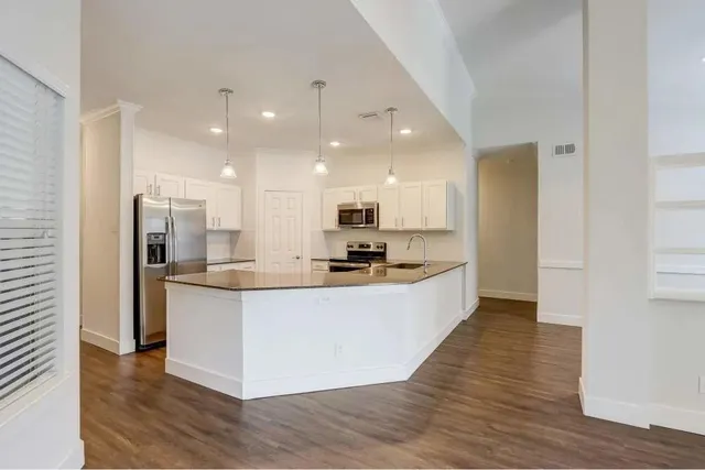 $2,510 | 17250 Knoll Trail Drive, Unit 606, Dallas, TX 75248