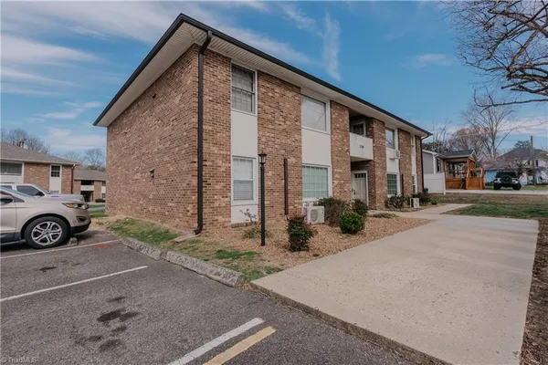 $199,900 | 1709 North Main Street, Mount Airy, NC 27030