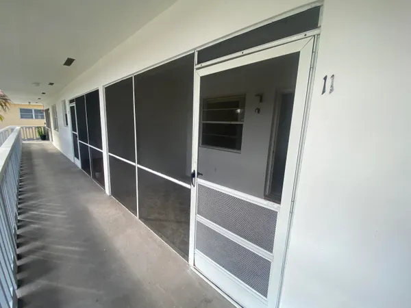 $135,000 | 705 Northeast 2nd Street, Unit 11, Hallandale Beach, FL 33009