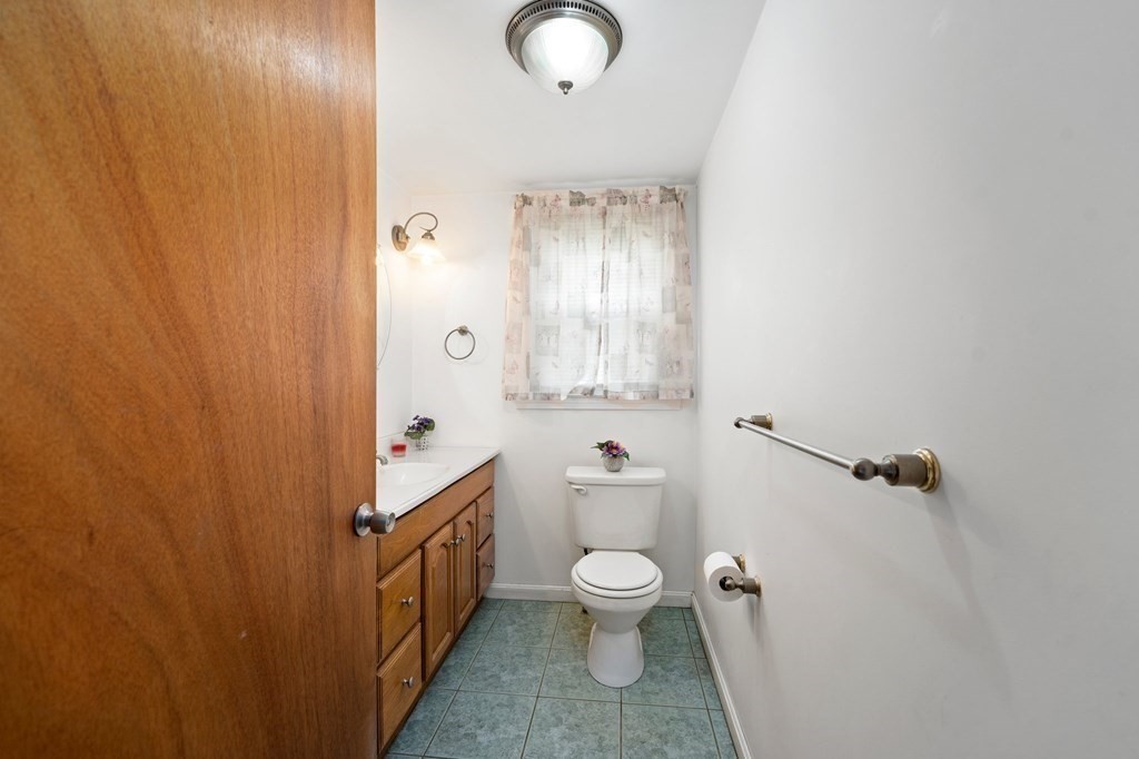 10 Colonial Road Seekonk, MA 02771 - Photo 14 of 40 Gallery Image 14