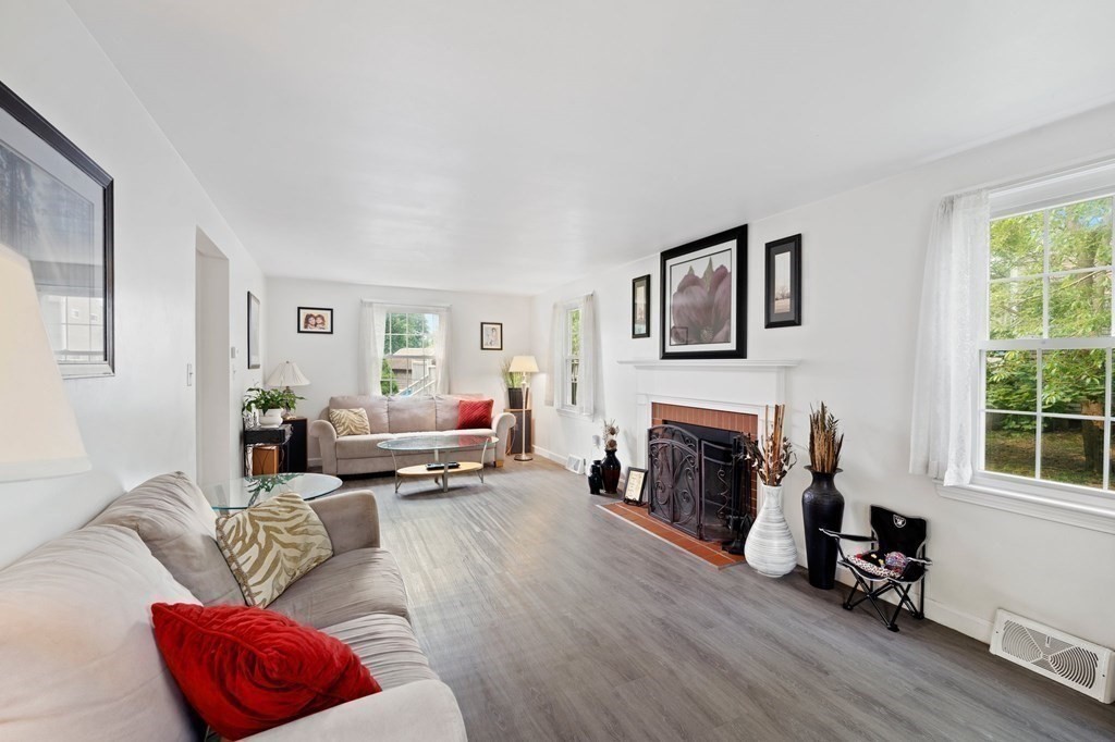 10 Colonial Road Seekonk, MA 02771 - Photo 3 of 40 Gallery Image 3