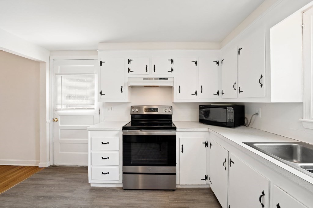 10 Colonial Road Seekonk, MA 02771 - Photo 8 of 40 Gallery Image 8