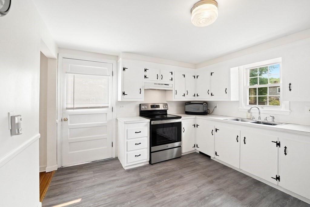 10 Colonial Road Seekonk, MA 02771 - Photo 10 of 40 Gallery Image 10