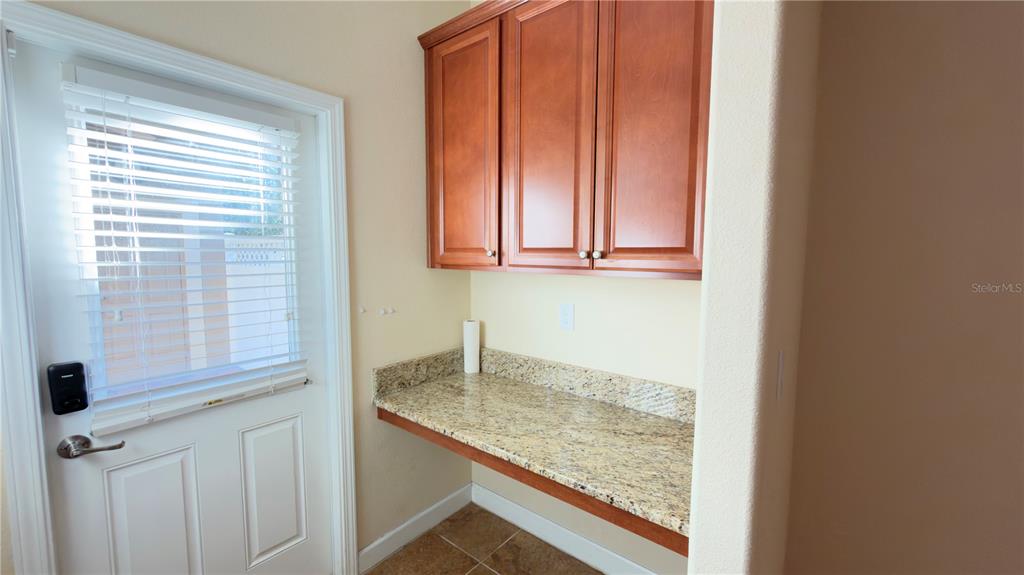 13040 Overstreet Road Windermere, FL 34786 - Photo 20 of 45 a kitchen with a window