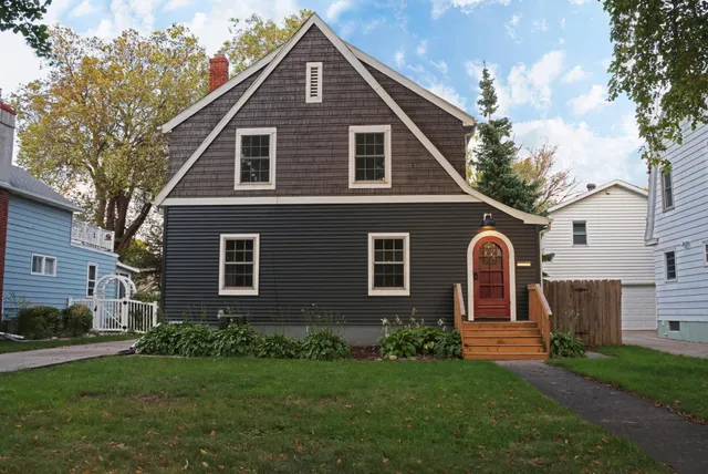 $250,000 | 912 11th Street South, Moorhead, MN 56560