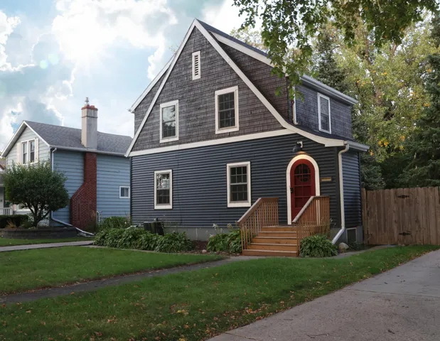 $250,000 | 912 11th Street South, Moorhead, MN 56560