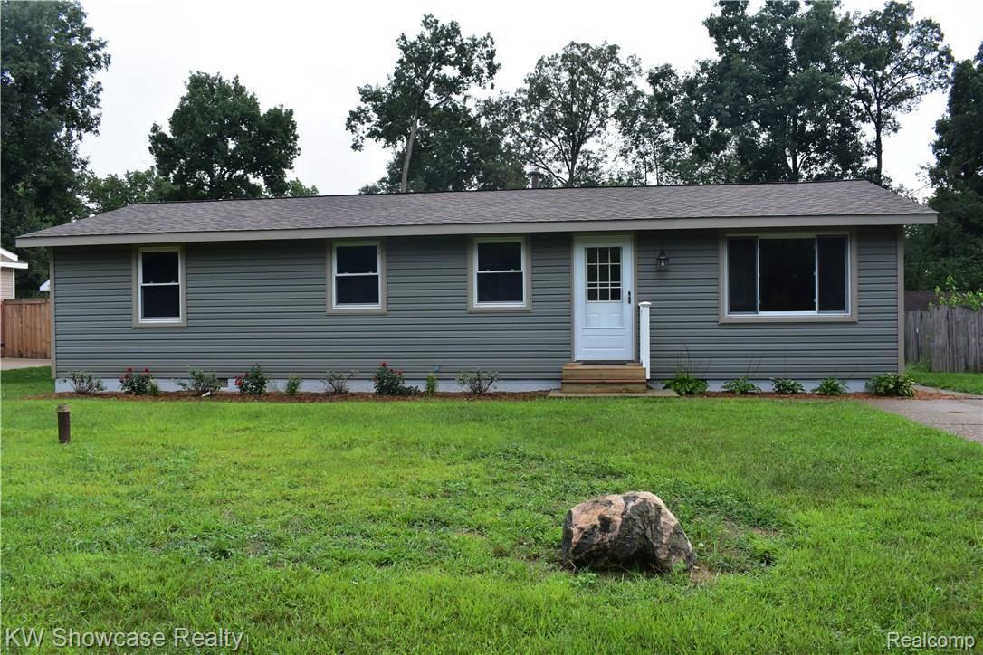 697 Snyder Road Highland, MI 48357 - Photo 2 of 23 DSC_0660.JPG