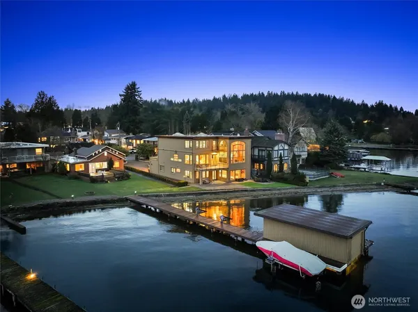 $6,650,000 | 4701 Northeast Shore Place, Lake Forest Park, WA 98155