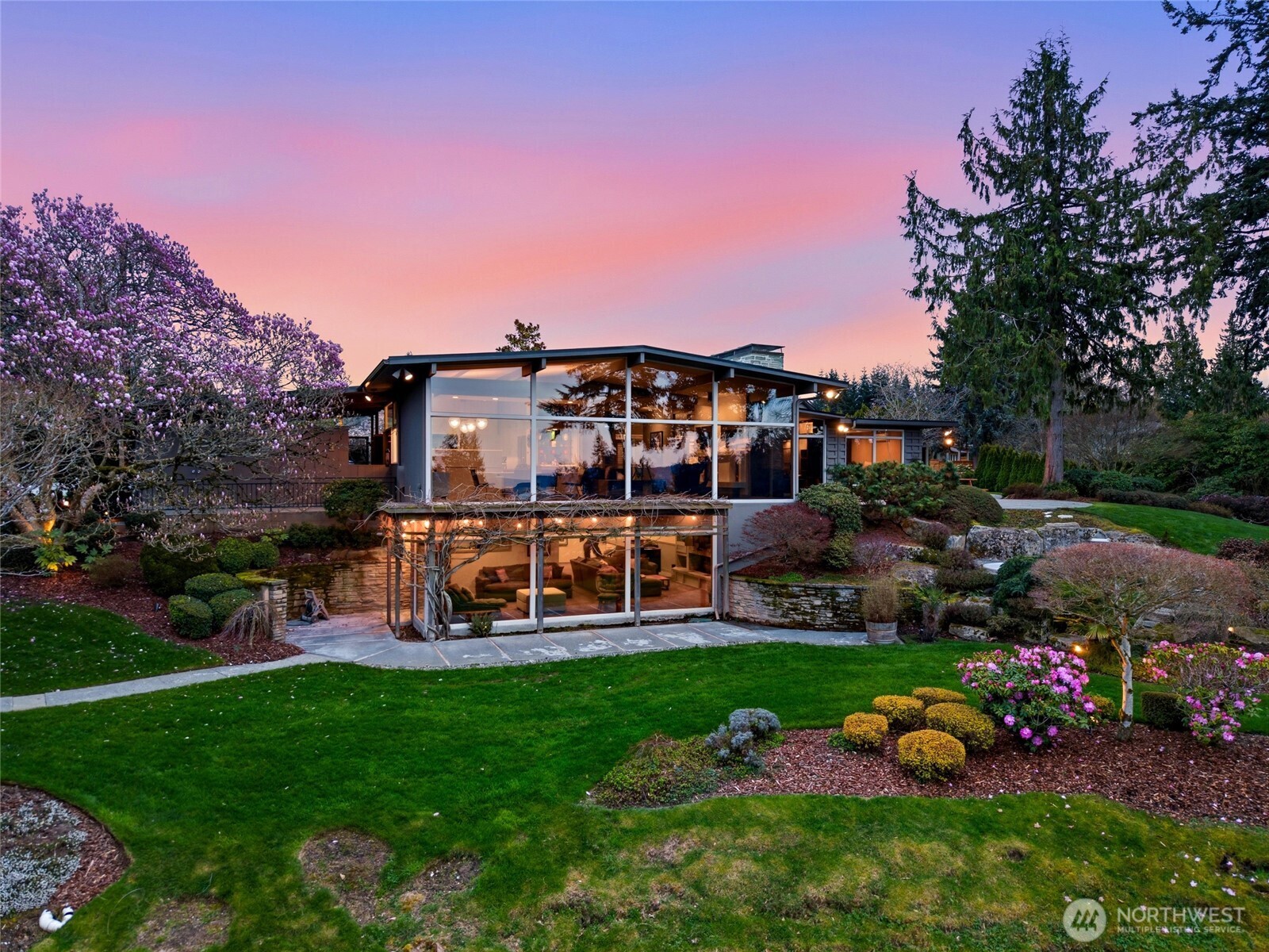 316 Heather Road Everett, WA 98203 - Photo 5 of 40