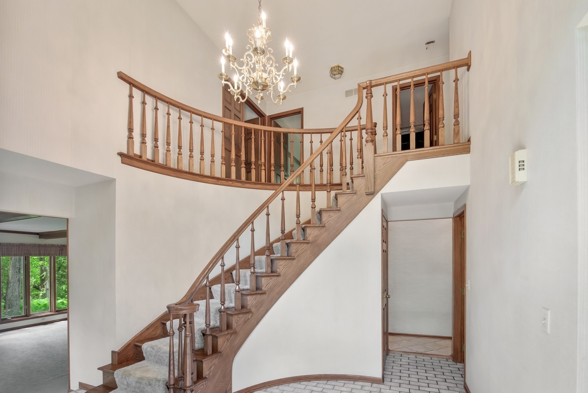 8N258 Brierwood Road Elgin, IL 60124 - Photo 4 of 43