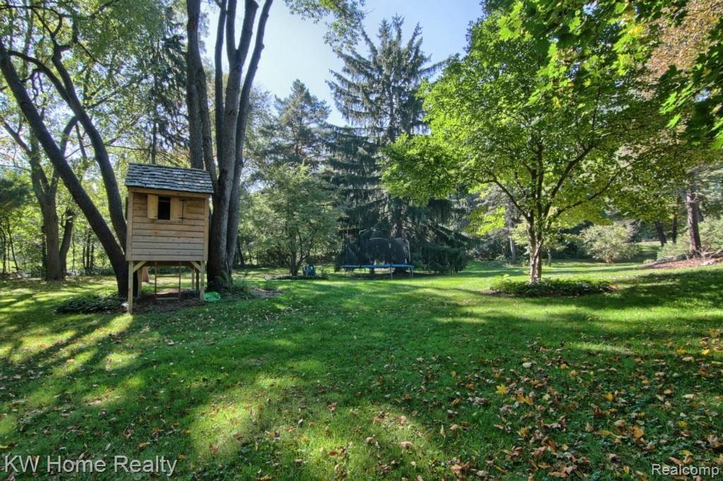 5165 Ponvalley Road Bloomfield Hills, MI 48302 - Photo 31 of 32