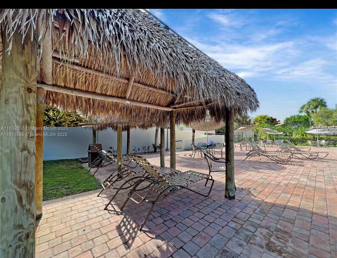 Kendall Miami, FL 33173 - Photo 16 of 20 a view of a backyard with sitting area