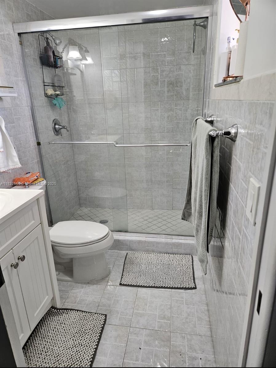 Kendall Miami, FL 33173 - Photo 5 of 20 a bathroom with a toilet and a shower
