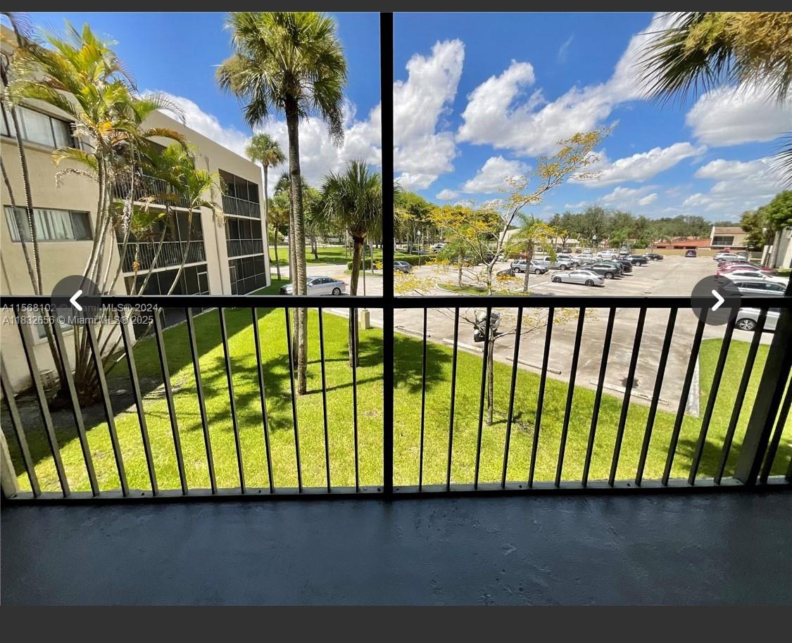 Kendall Miami, FL 33173 - Photo 9 of 20 a view of a swimming pool with a garden