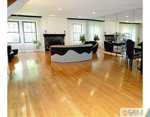 3403 Springbrook Drive Edison, NJ 08820 - Photo 5 of 24 a living room with furniture and kitchen view