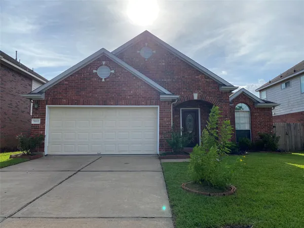 $2,100 | 7022 Leaders Crossing Drive, Houston, TX 77072