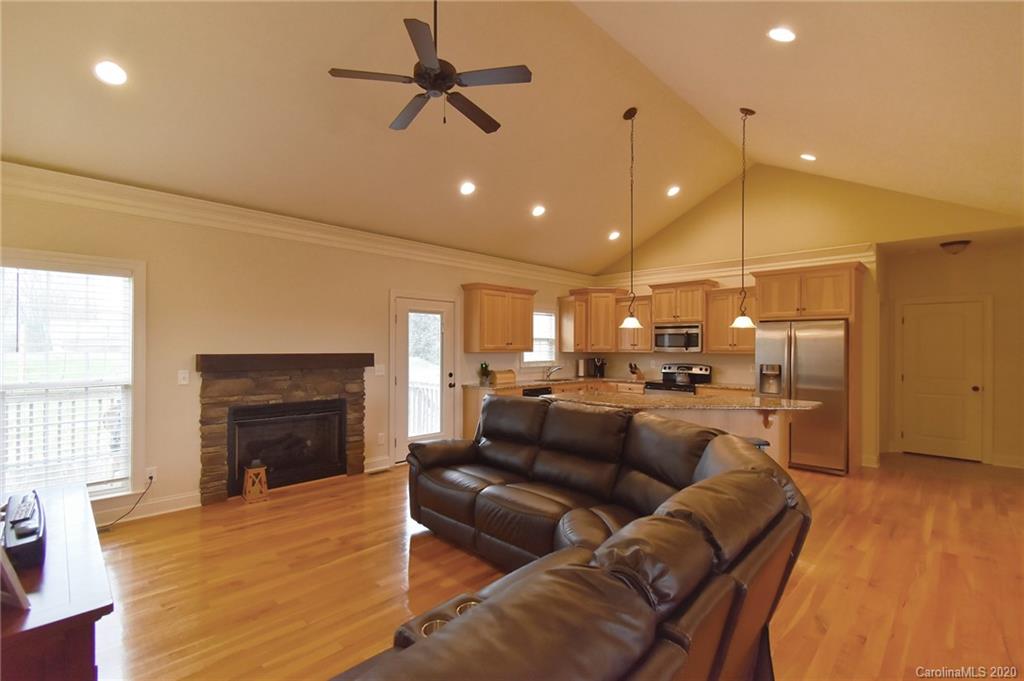 1921 Old Farm Road Lincolnton, NC 28092 - Photo 3 of 35 Gallery Image 3
