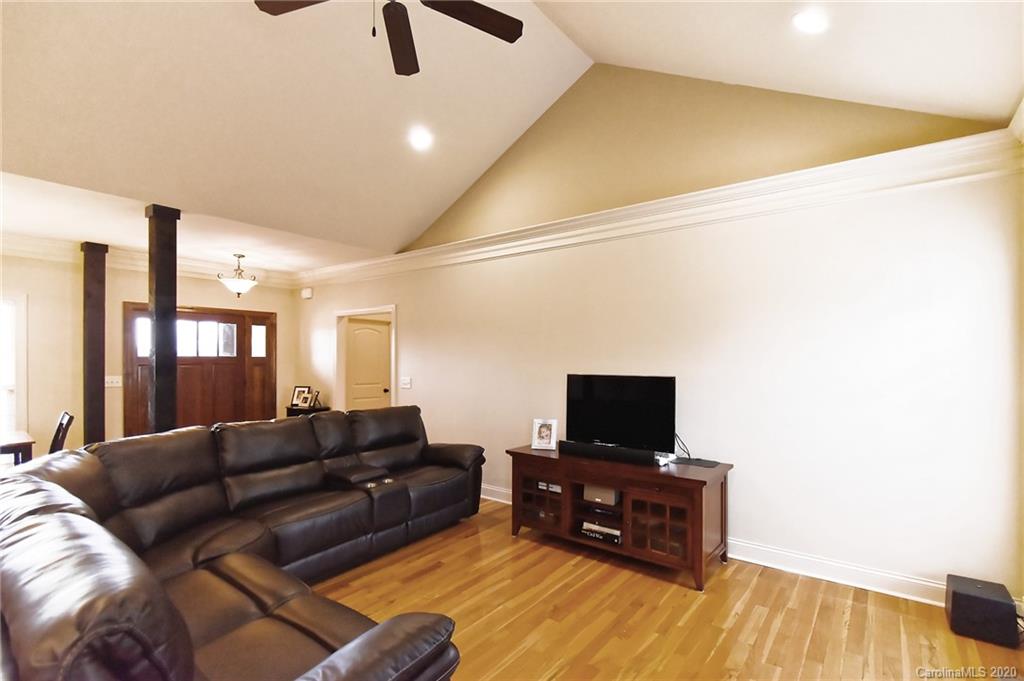 1921 Old Farm Road Lincolnton, NC 28092 - Photo 4 of 35 Gallery Image 4