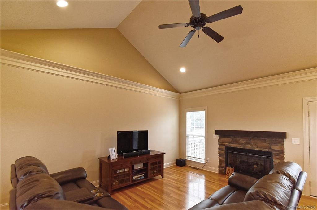 1921 Old Farm Road Lincolnton, NC 28092 - Photo 6 of 35 Gallery Image 6