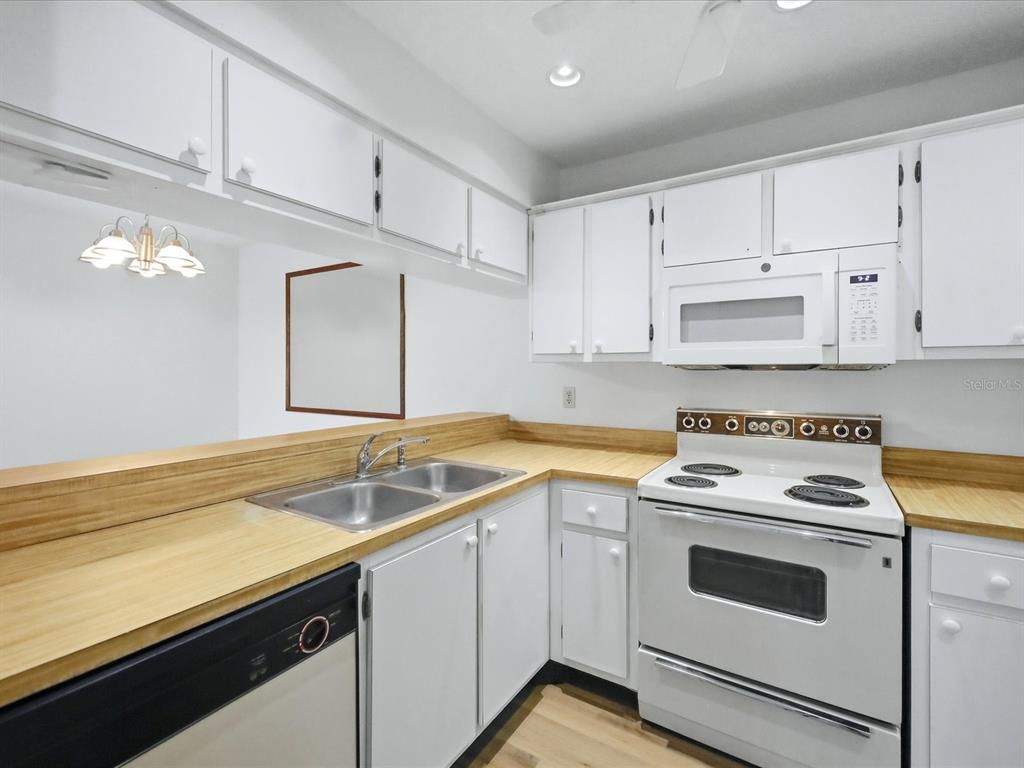 3269 South Beneva Road, Unit 203 Sarasota, FL 34232 - Photo 14 of 44 Gallery Image 14