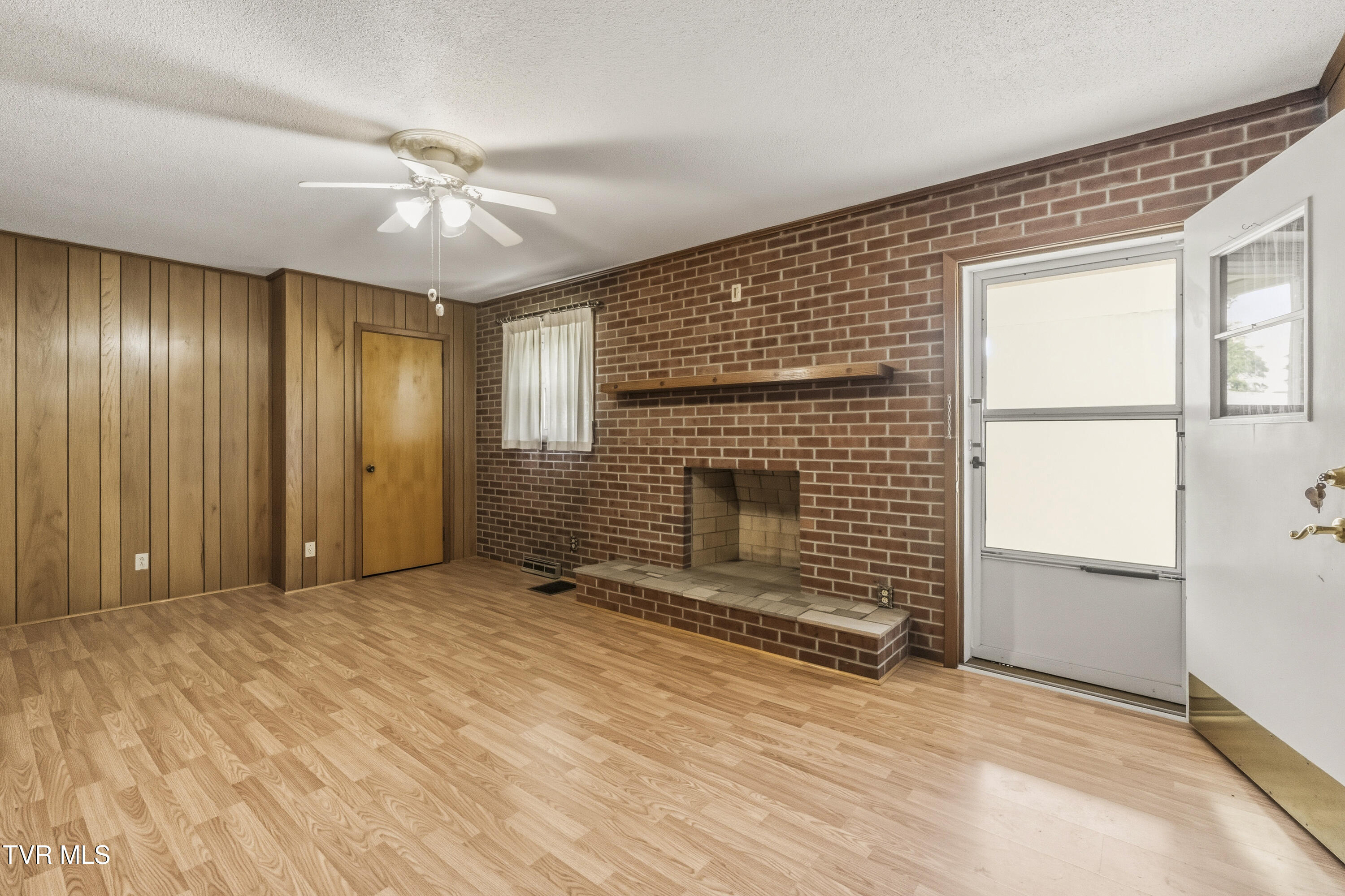 595 East Allens Bridge Road Greeneville, TN 37743 - Photo 2 of 63 2
