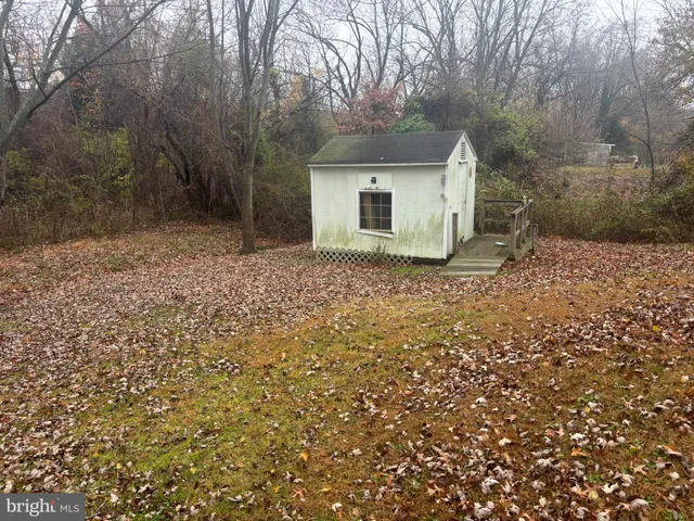 a view of a house with a yard and garage