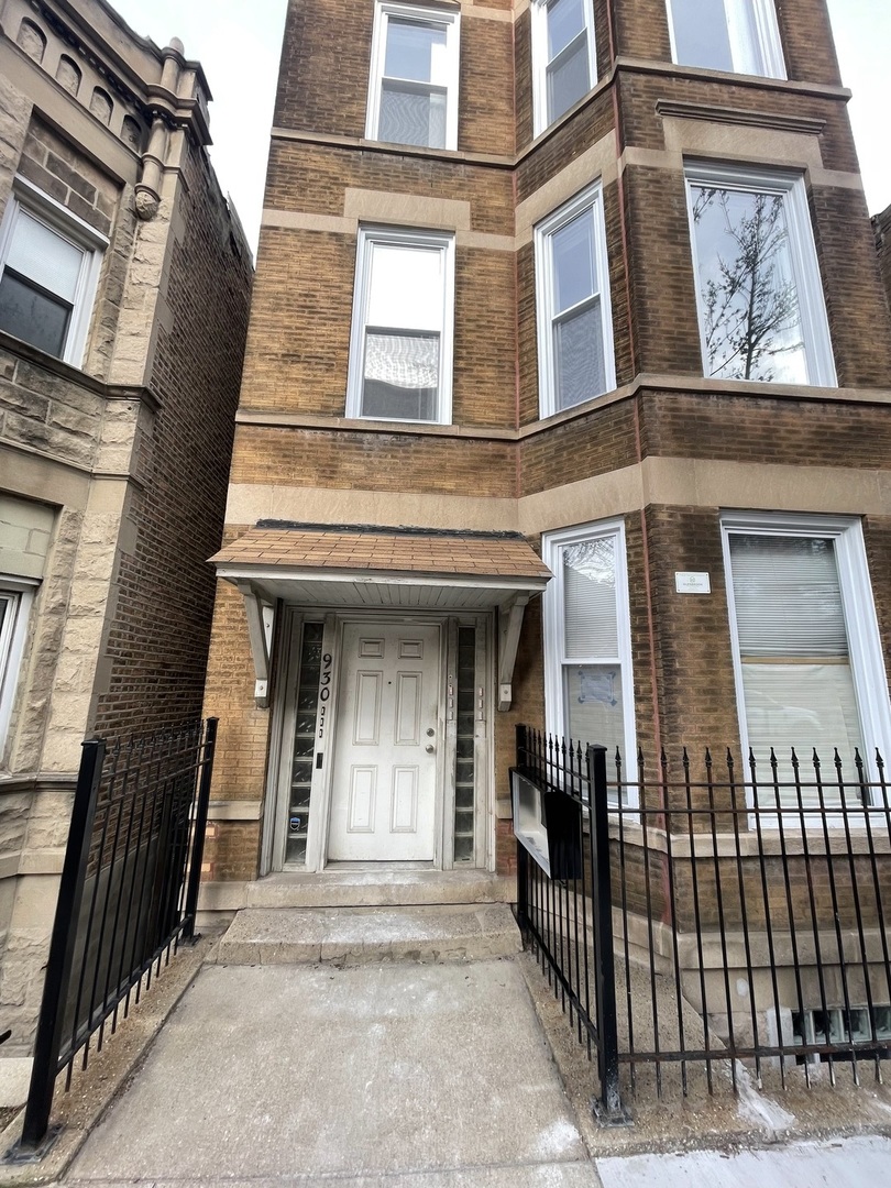 930 West 35th Street, Unit 2F Chicago, IL 60609 - Photo 1 of 13 front view of a building