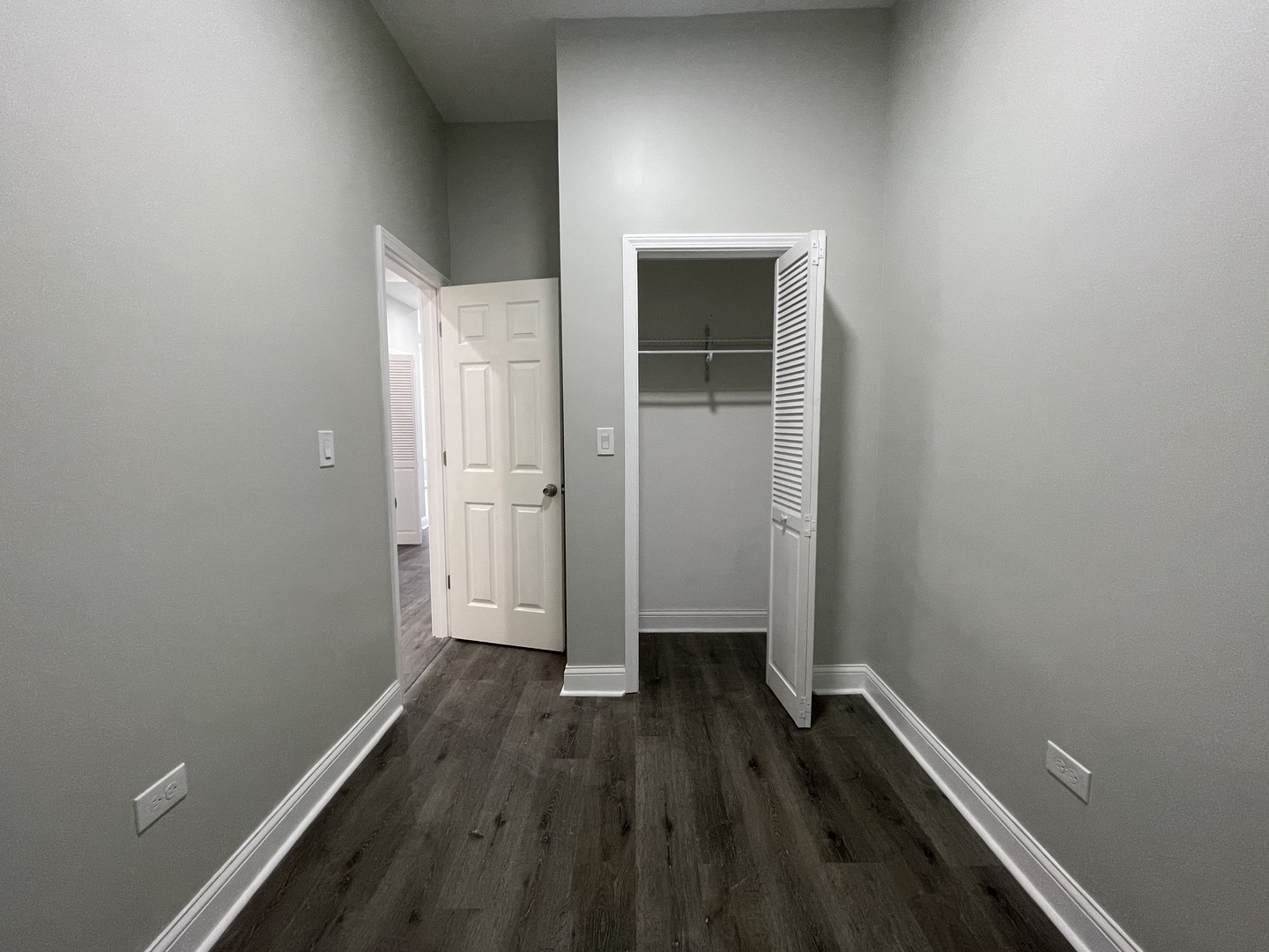 930 West 35th Street, Unit 2F Chicago, IL 60609 - Photo 11 of 13 a view of hallway with wooden floor