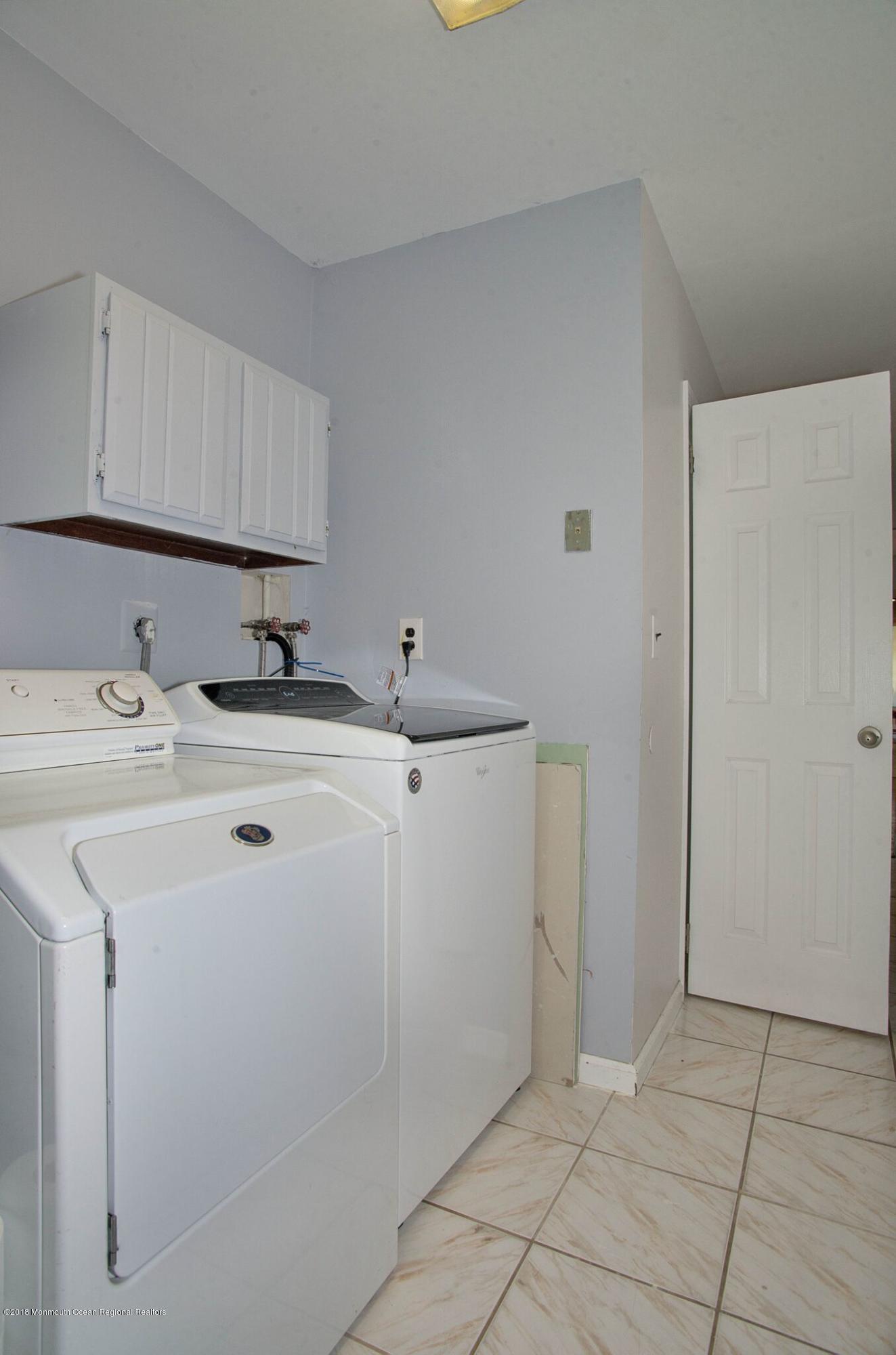 966 Farmingdale Road Jackson, NJ 08527 - Photo 11 of 26 farmingdale laundry room