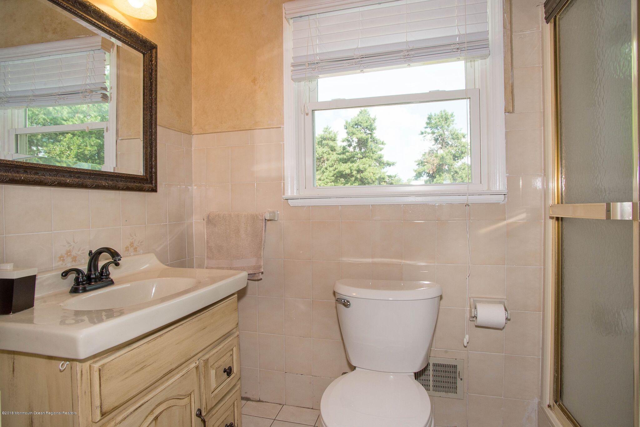 966 Farmingdale Road Jackson, NJ 08527 - Photo 14 of 26 farmingdale m bath
