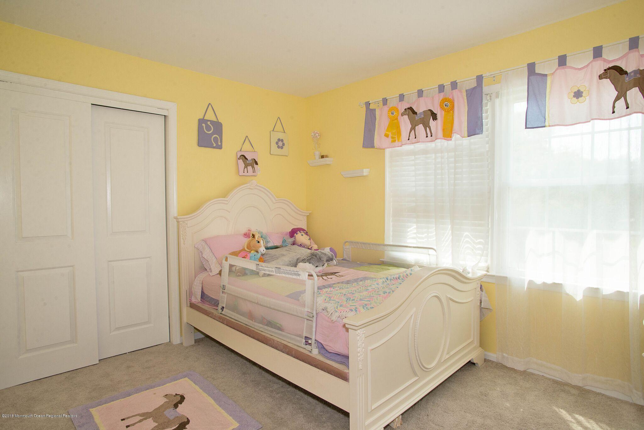 966 Farmingdale Road Jackson, NJ 08527 - Photo 17 of 26 izzzy room