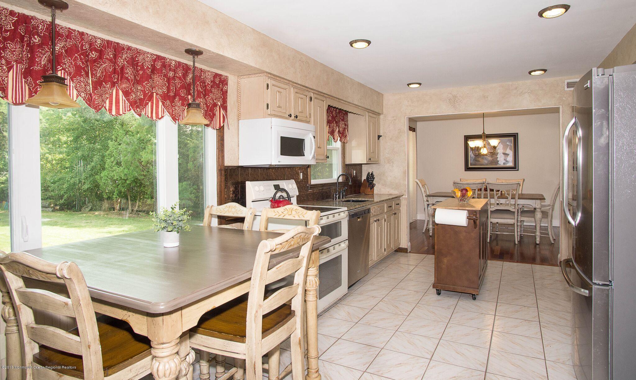 966 Farmingdale Road Jackson, NJ 08527 - Photo 4 of 26 farmingdale eat in