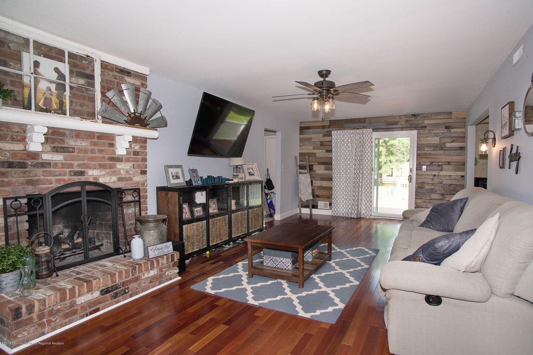 966 Farmingdale Road Jackson, NJ 08527 - Photo 8 of 26 farmingdale family room