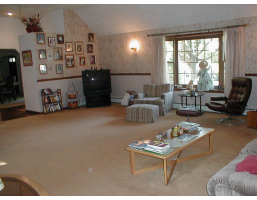 11 Longview Road Wilmington, MA 01887 - Photo 5 of 9 Gallery Image 5
