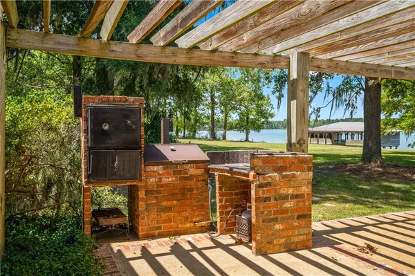 $999,000 | 388 Peninsula Drive, Natchitoches, LA 71457