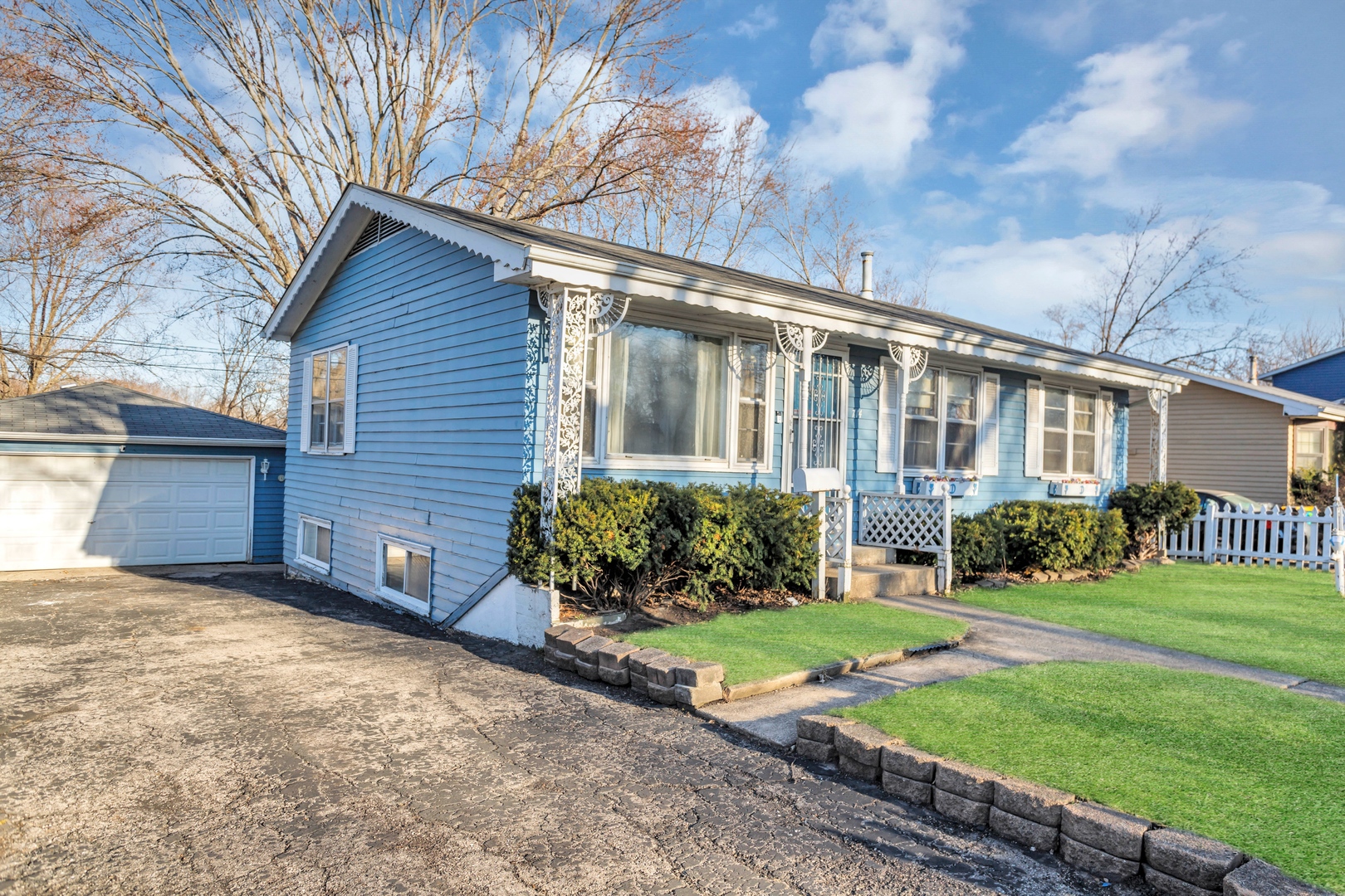 714 South Oltendorf Road Streamwood, IL 60107 - Photo 2 of 25