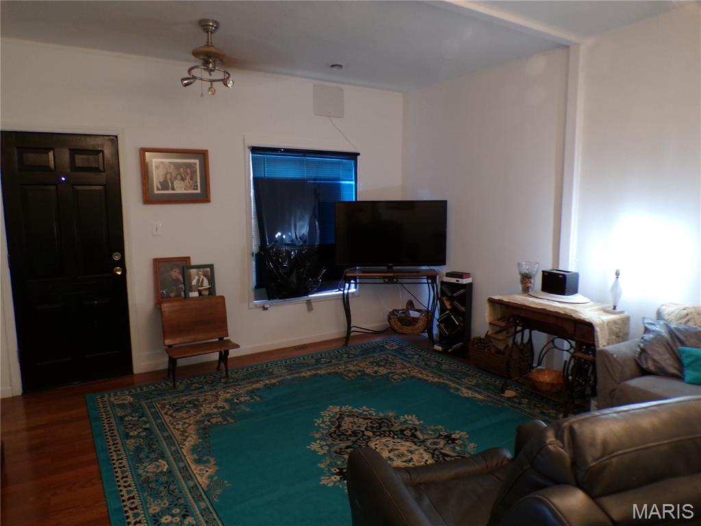 418 East Elm Street Gillespie, IL 62033 - Photo 14 of 25