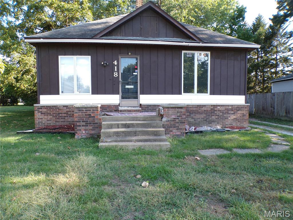 418 East Elm Street Gillespie, IL 62033 - Photo 2 of 25