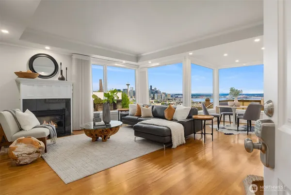 $1,295,000 | 525 West Prospect Street, Unit A, Seattle, WA 98119