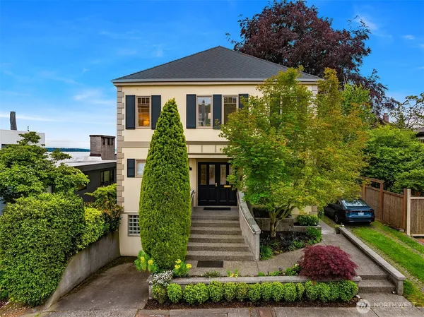 $1,295,000 | 525 West Prospect Street, Unit A, Seattle, WA 98119