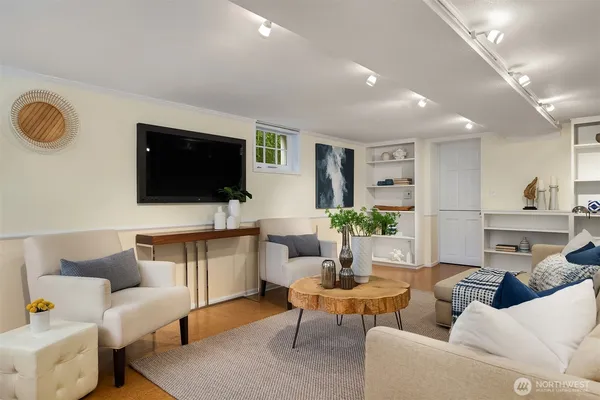 $1,295,000 | 525 West Prospect Street, Unit A, Seattle, WA 98119